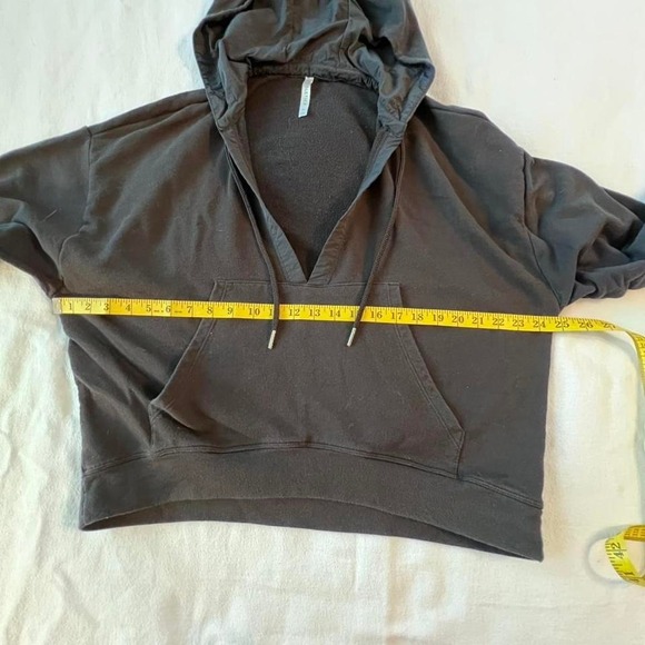 Black Fabletics cropped hoodie - super soft and comfy Women's M - Picture 6 of 7